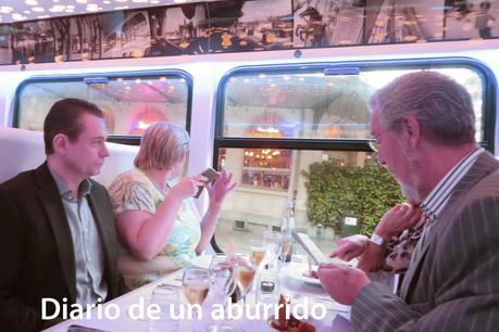 Cenando a bordo de un tranvía y otras aventuras en los tranvías de Bruselas