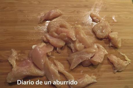 Pollo con curry verde y leche de coco (Tom Kha Kai) Un gran favorito de la cocina tailandesa