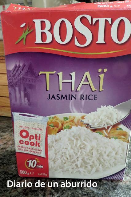 Pollo con curry verde y leche de coco (Tom Kha Kai) Un gran favorito de la cocina tailandesa