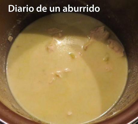 Pollo con curry verde y leche de coco (Tom Kha Kai) Un gran favorito de la cocina tailandesa