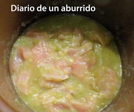 Pollo con curry verde y leche de coco (Tom Kha Kai) Un gran favorito de la cocina tailandesa