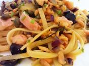 Espaguetis salmón, alcaparras aceitunas Bavette salmone, capperi olive