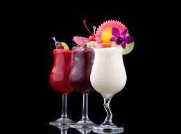 El coctel a través del tiempo y su relación con las peleas de gallos