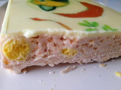 Turrón de chocolate blanco y Nesquik de fresa decorado con chocotransfer de Fotopastel.com Turrón de chocolate blanco y Nesquik de fresa decorado con chocotransfer de Fotopastel.com