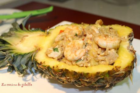 Arroz frito con piña