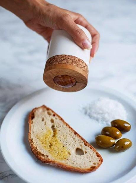 Un diseño de  aceitera para untar el pan