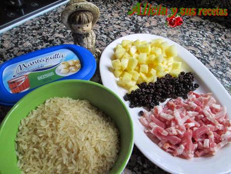 ARROZ NAVIDEÑO CON PASITAS, BACÓN Y PIÑA