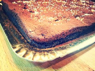 Brownie con fresas para Confianza Solidaria