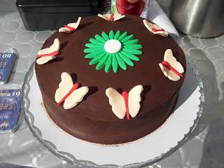 Brownie con fresas para Confianza Solidaria