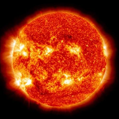 Una mancha solar 66 veces mayor que la Tierra.