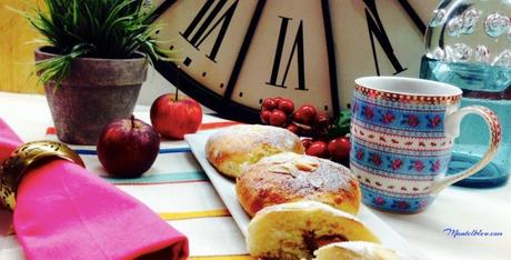 Bollitos de leche rellenos de turrón. Receta de Navidad