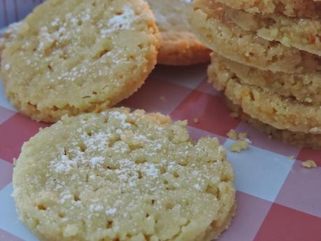 GALLETAS CRUJIENTES DE MANTEQUILLA  A LA NARANJA