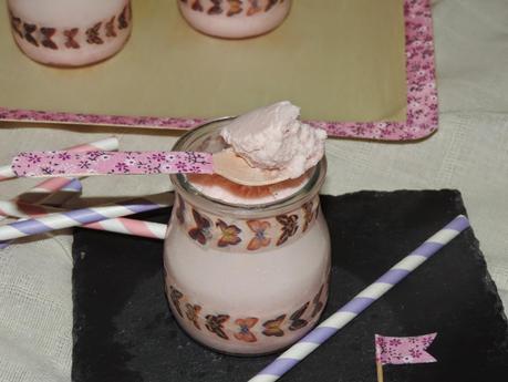 MOUSSE DE FRESA Y YOGUR....FELIZ FINDE ( LO QUE QUEDA...)