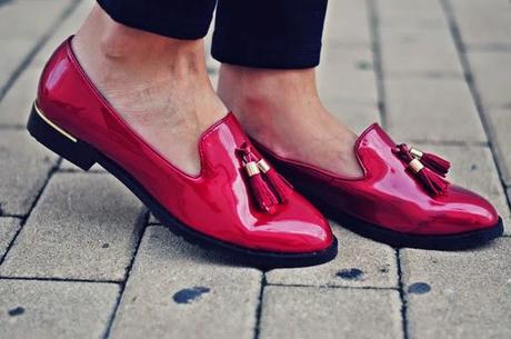 FLORES Y ZAPATOS ROJOS