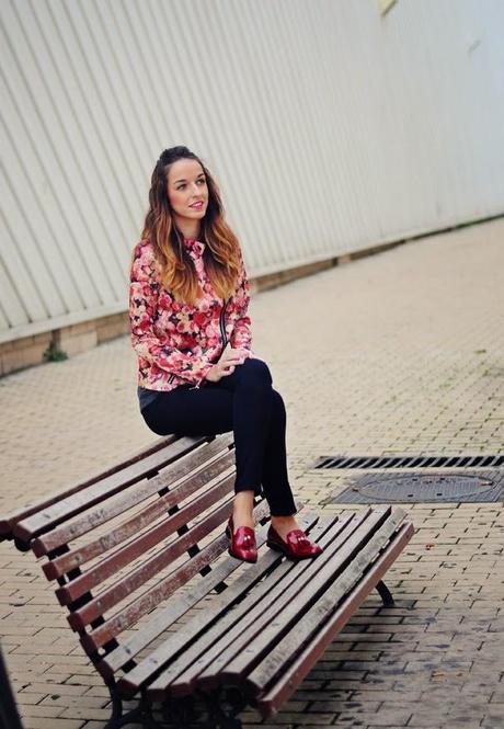 FLORES Y ZAPATOS ROJOS