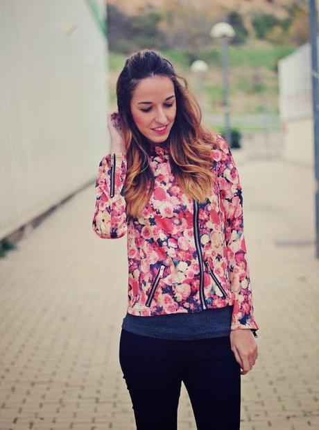 FLORES Y ZAPATOS ROJOS