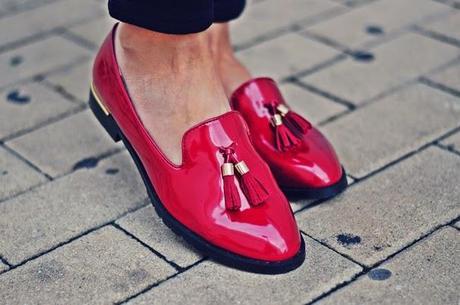 FLORES Y ZAPATOS ROJOS