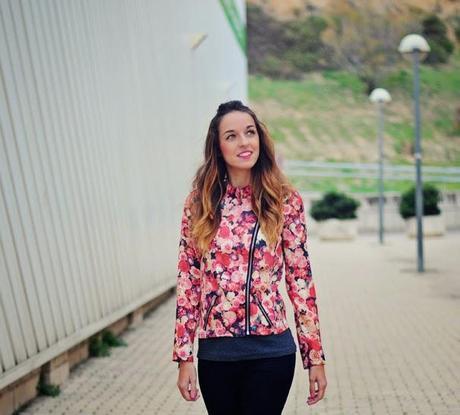 FLORES Y ZAPATOS ROJOS