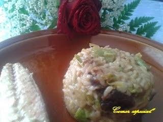 Arroz blanco con calabacín, puerro, apio y filetes de caballa