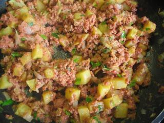 Revuelto de carne con papas