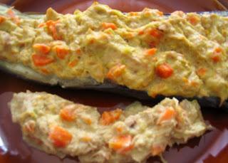 Berenjena rellena de verduras y atún con nata de soja