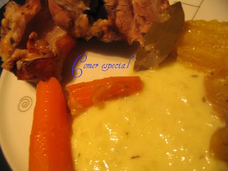 Codillo con verduras, puré de papas y de manzanas