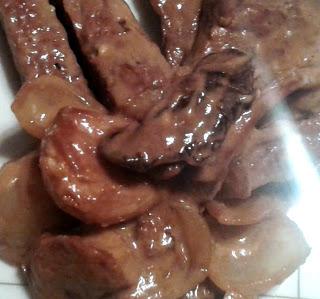 ¡Cerdo con cebolla y salsa roquefort!