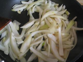 Hígado con verduras y mahonesa