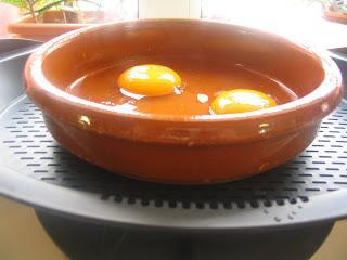 Verduras al vapor con huevo y queso de cabra