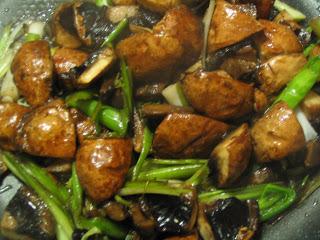 Revuelto de ajetes y setas