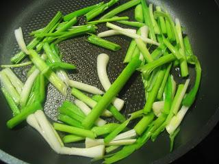 Revuelto de ajetes y setas