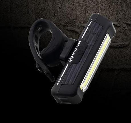 Moon también ofrece modelos más económicos como la luz LED Comet.