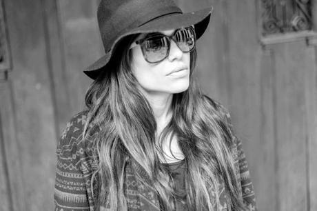 street style barbara crespo ethnic red coat hake red boots zara hat fashion blogger outfit blog de moda street style barbara crespo ethnic red coat hake red boots zara hat fashion blogger outfit blog de moda