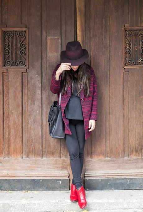 street style barbara crespo ethnic red coat hake red boots zara hat fashion blogger outfit blog de moda street style barbara crespo ethnic red coat hake red boots zara hat fashion blogger outfit blog de moda