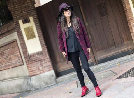street style barbara crespo ethnic red coat hake red boots zara hat fashion blogger outfit blog de moda street style barbara crespo ethnic red coat hake red boots zara hat fashion blogger outfit blog de moda