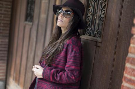 street style barbara crespo ethnic red coat hake red boots zara hat fashion blogger outfit blog de moda