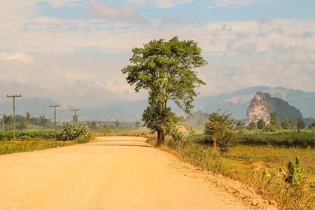 Entre tierra y polvo en el segundo día de ruta, Thakhek Loop