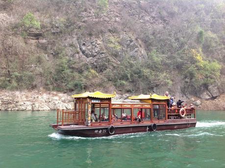 Navegando por la corriente del Shennv. China Navegando por la corriente del Shennv. China