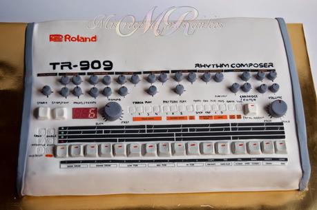 TARTA CAJA DE RITMOS  TR-909