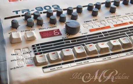TARTA CAJA DE RITMOS  TR-909