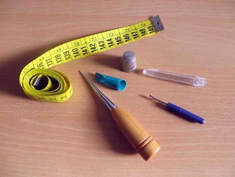 Escuela de bordado: Herramientas y materiales para bordar a mano / Embroidery School: Tools and materials for hand embroidery