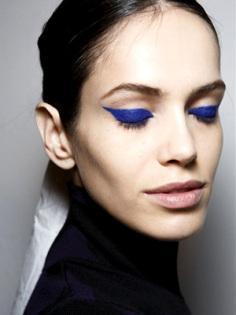 Maquillaje azul