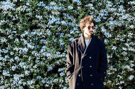 LOOKING TROUGHT Looking_trought_glamour_narcotico_vintage_coat_h&m_sweater_h&m__ripped_jeans_asos_boots_mouet_sunglasses_menswear_streetstyle_fashion_lifestyle_blog (9)