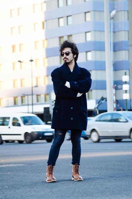 LOOKING TROUGHT Looking_trought_glamour_narcotico_vintage_coat_h&m_sweater_h&m__ripped_jeans_asos_boots_mouet_sunglasses_menswear_streetstyle_fashion_lifestyle_blog (6)