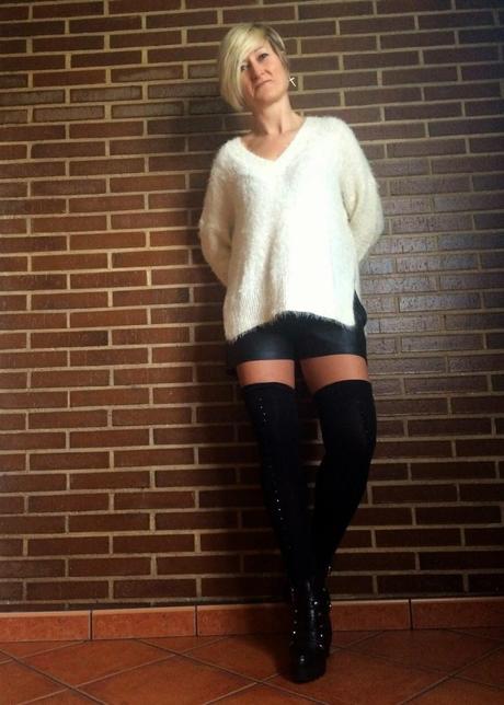 Parka y calcetines al muslo.