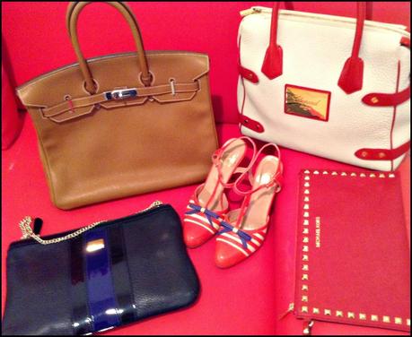 Bleu, blanc, rouge de pies a cabeza