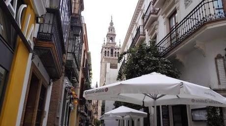 Paseando por un barrio de Sevilla
