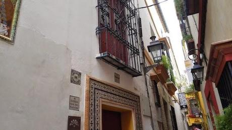 Paseando por un barrio de Sevilla