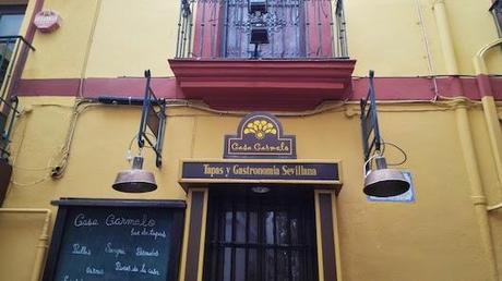 Paseando por un barrio de Sevilla