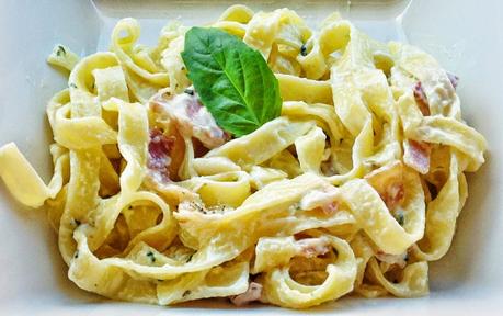 FETUCCINI CON CREMA DE LECHE Y BACON